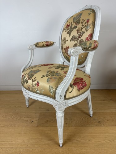 Antiquités - Paire de fauteuils Louis XVI estampillés OTHON