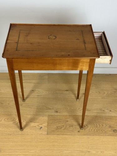 A Neoclassical  Salon table, Circa 1770-1775 - Furniture Style Louis XVI