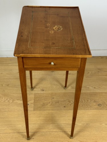 XVIIIe siècle - Petite table de salon, néoclassique vers 1770-1775