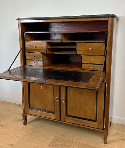 18th century - A  Louis XV Secretaire Stamped, Hache Fils In Grenoble