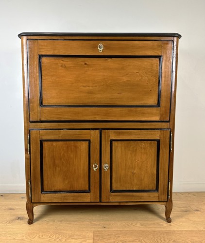 A  Louis XV Secretaire Stamped, Hache Fils In Grenoble - Louis XV