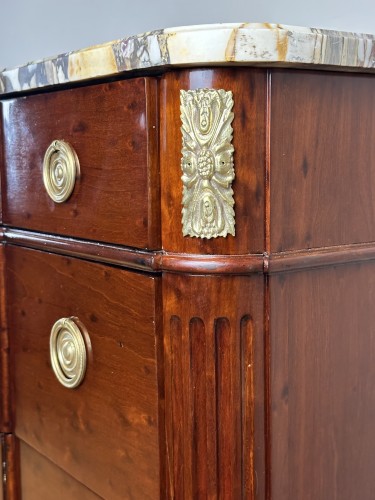 Antiquités - A Louis XVI mahogany commode, stamped by Jean-François Leleu