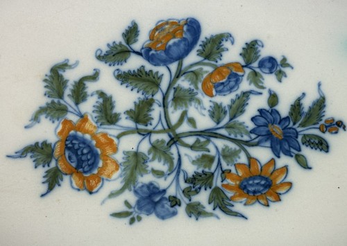 Beard dish in polychrome Moustiers faïence, 18th century. - Porcelain & Faience Style Louis XV