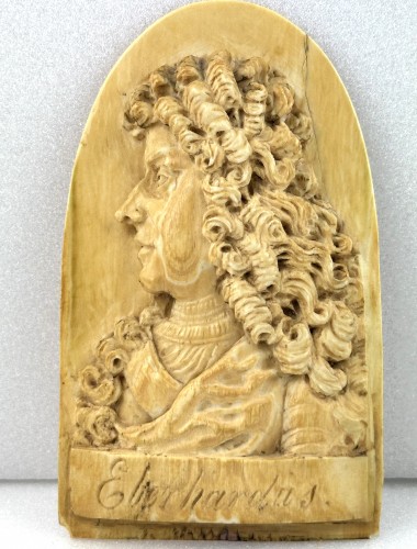 Objets de Vitrine  - Plaquette en ivoire sculptée en bas-relief XVIIe siècle