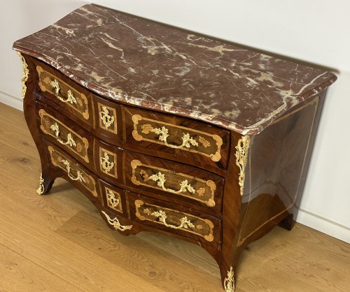 XVIIIe siècle - Commode marquetée d’époque Louis XV