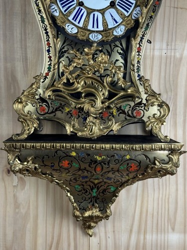 Cartel Boulle "aux cinq couleurs" d’époque Louis XV, vers 1730-1740 - Horlogerie Style Louis XV