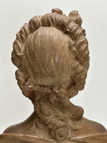 Napoléon III - Buste de jeune femme en terre cuite XIXe