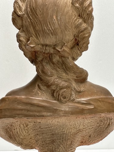Antiquités - Buste de jeune femme en terre cuite XIXe