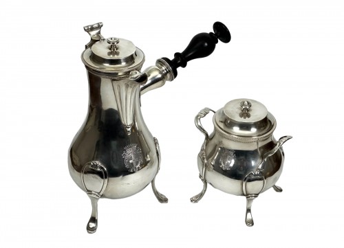 A Louis XVI solid silver coffee pot and sugar pot lat