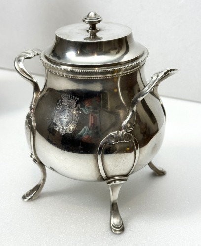 A Louis XVI solid silver coffee pot and sugar pot lat - 