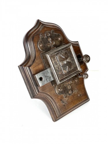 Grande serrure de chambre à évolution et sa clef d’époque Louis XIV, XVIIe siècle