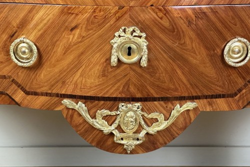 Commode d’époque Louis XV estampillée Antoine-Pierre Jacot vers 1766 -1770. - Louis XV