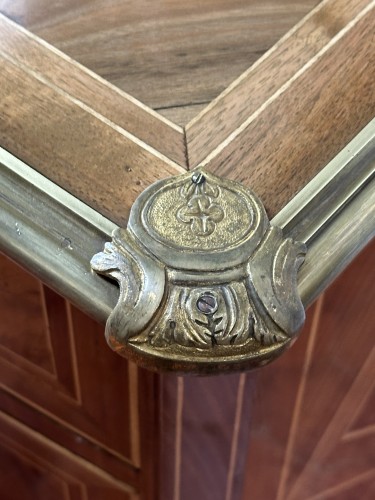Antiquités - Commode Mazarine en marqueterie Thomas HACHE