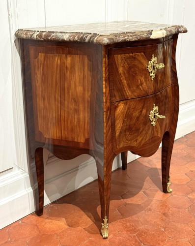 Petite commode d’époque Louis XV estampillée Popsel - Mobilier Style Transition