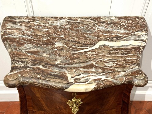 Petite commode d’époque Louis XV estampillée Popsel - Transition