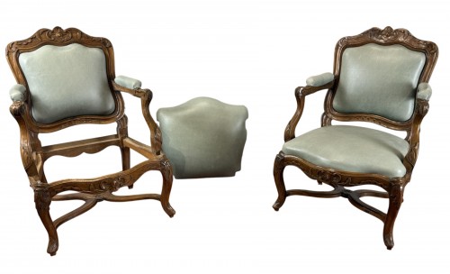 A pair of Régence Walnut frame armchairs, Early 18th Century, circa 1720 