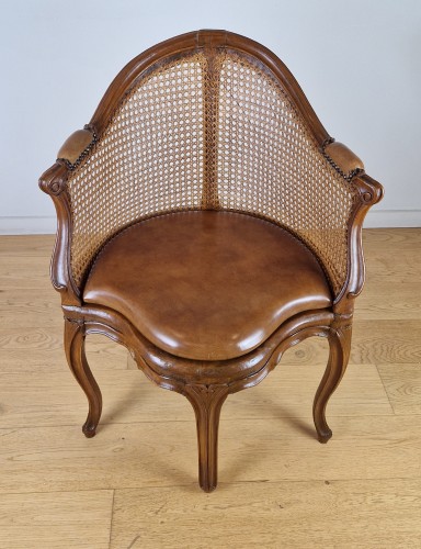 XVIIIe siècle - Fauteuil de bureau canné d’époque Louis XV, vers1750