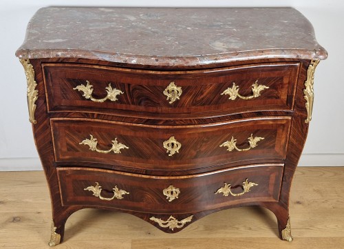 A Louis XV chest of drawers stamped Laurent-charles Birclet 18th-century. - Furniture Style Louis XV