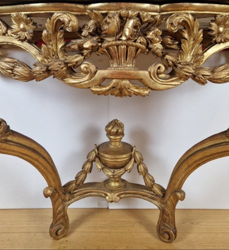 Antiquités - A Louis XV Giltwood Console, 18th Century Circa 1760 Aix En Provence. 