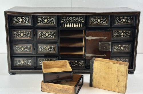 Antiquités - Cabinet Florentin du  XVIIe