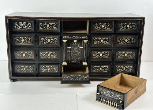 Antiquités - Cabinet Florentin du  XVIIe