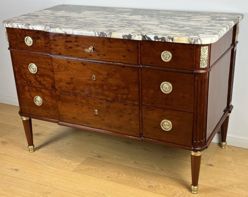 A Louis XVI Mahogany Commode Stamped  Jean-françois Leleu And George Kintz - 