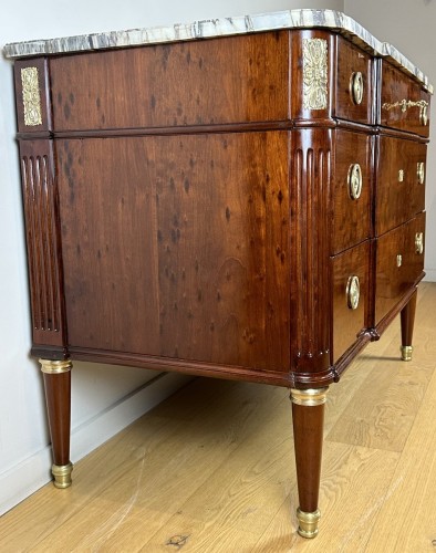 A Louis XVI Mahogany Commode Stamped  Jean-françois Leleu And George Kintz - Louis XVI