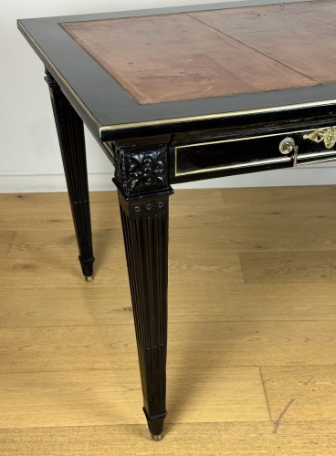 Large, flat-topped center desk from the Louis XVI period, circa 1785–1790 - Louis XVI