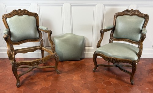 Sièges  - Paire de fauteuils à châssis d’époque Régence vers 1720