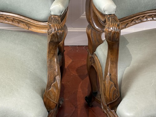 Antiquités - Paire de fauteuils à châssis d’époque Régence vers 1720