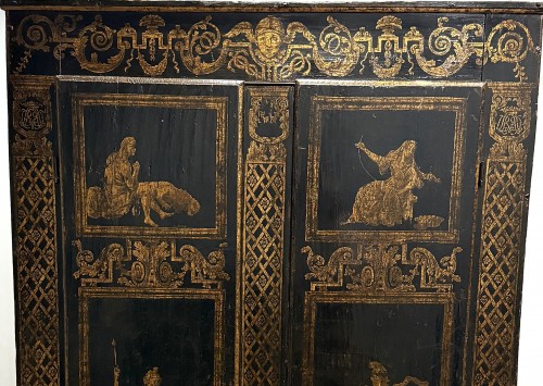 Antiquités - Petite armoire mythologique dite d'Uzès début du XVIIe siècle