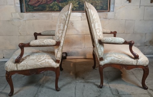 A pair of Regence walnut- armchairs, Early 18th Century - 