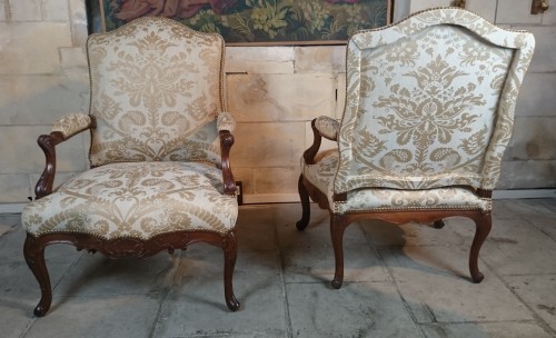 18th century - A pair of Regence walnut- armchairs, Early 18th Century