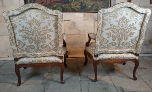 A pair of Regence walnut- armchairs, Early 18th Century - French Regence