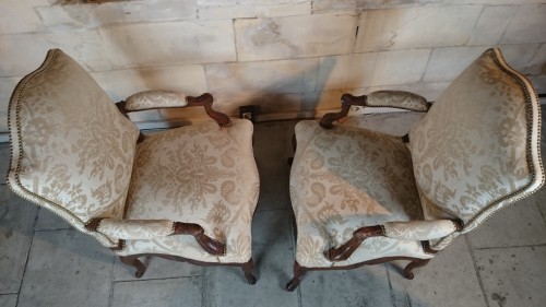 Antiquités - A pair of Regence walnut- armchairs, Early 18th Century