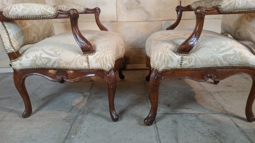 Antiquités - Paire de larges fauteuils d’époque Régence, Vers 1720-1730