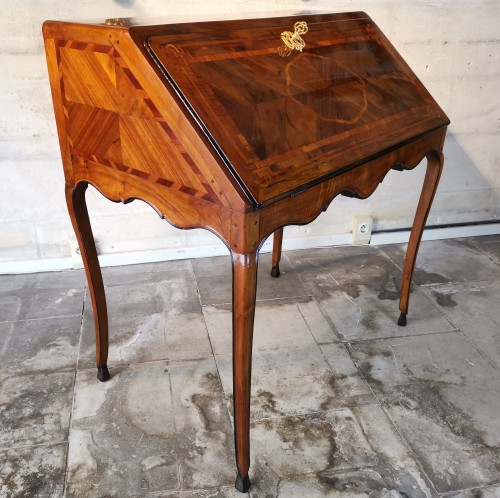 A French, Louis XV secrétaire à dessus brisé,  circa 1740 - Furniture Style Louis XV