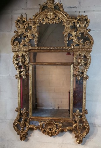 Mirrors, Trumeau  - A giltwood mirror circa 1700-1720