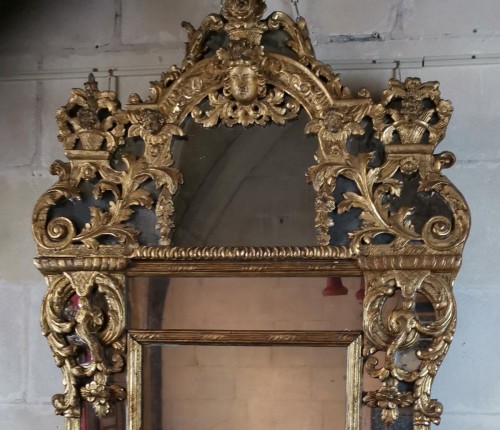 French Regence - A giltwood mirror circa 1700-1720