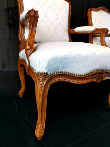 Antiquités - Paire de fauteuils d’époque Louis XV, Lyon vers 1750