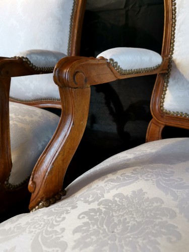 Antiquités - Paire de fauteuils d’époque Louis XV, Lyon vers 1750