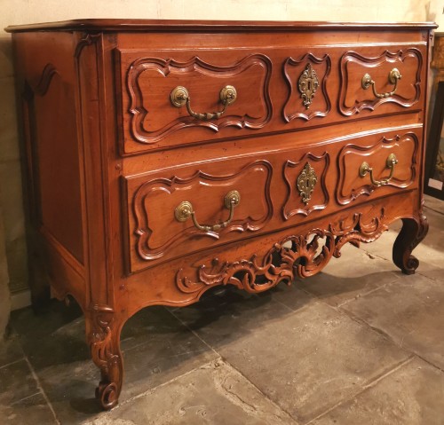 A solid walnut Provençal commode mid 18th century, circa 1740 - Furniture Style Louis XV