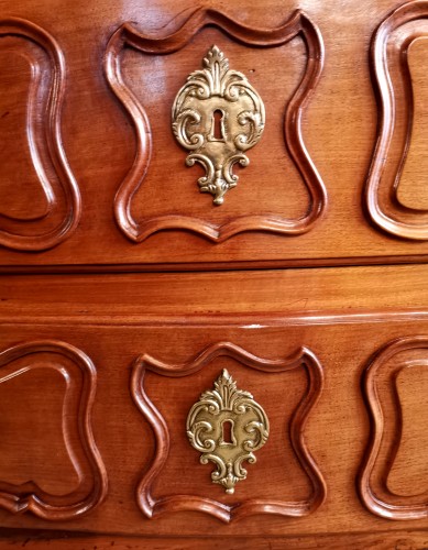 Antiquités - Commode rocaille provençale, nîmoise d’époque Louis XV, vers 1740
