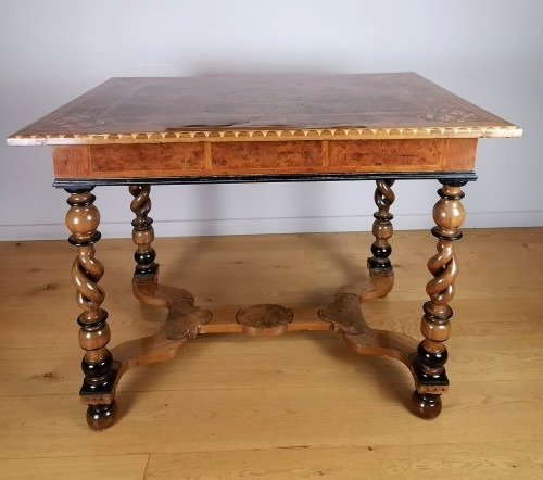 XVIIe siècle - Table d’époque Louis XIV marquetée