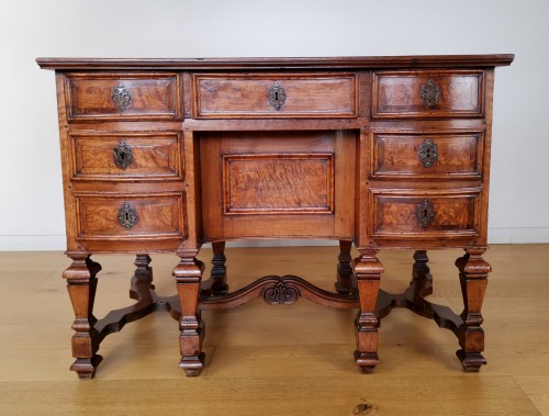 Bureau Mazarin d'époque Louis XIV fin XVIIe - Mobilier Style Louis XIV