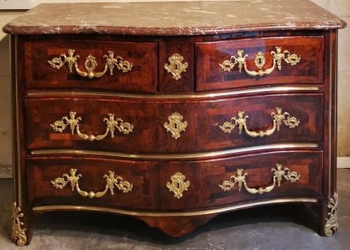 Furniture  - A Régence ormolu-mounted rosewood commode early 18th century, circa 1720.