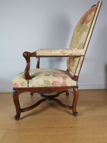 XVIIIe siècle - Fauteuil à entretoise d'époque Régence, vers 1715