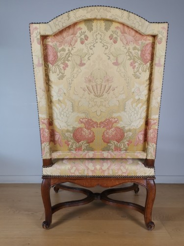 A Régence walnut armchair, early 18th century, circa 1715 - French Regence