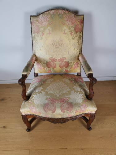 French Regence - A Régence walnut armchair, early 18th century, circa 1715