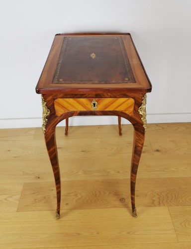 Louis XV - A Louis XV marquetry table, known as &quot;à billets doux&quot; 18th century.